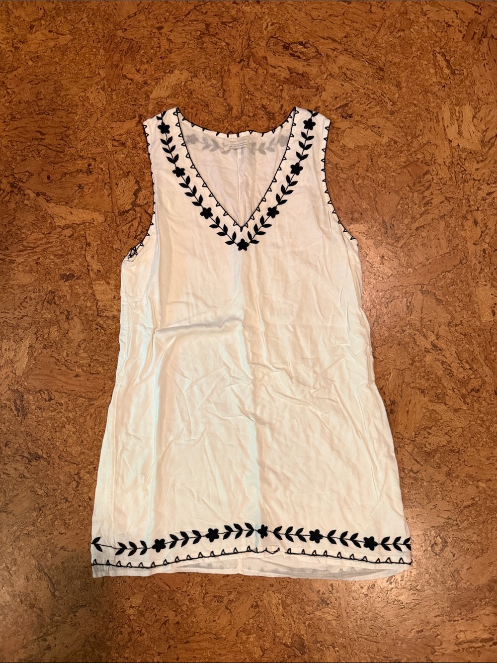 Urban Outfitters Women's White Sleeveless V-Neck Embroidered Lined Tunic